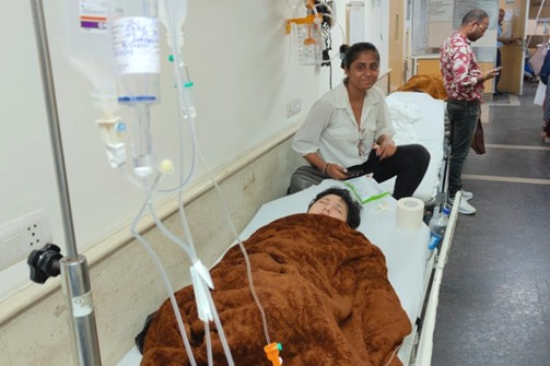 インドの病院で点滴中の只石