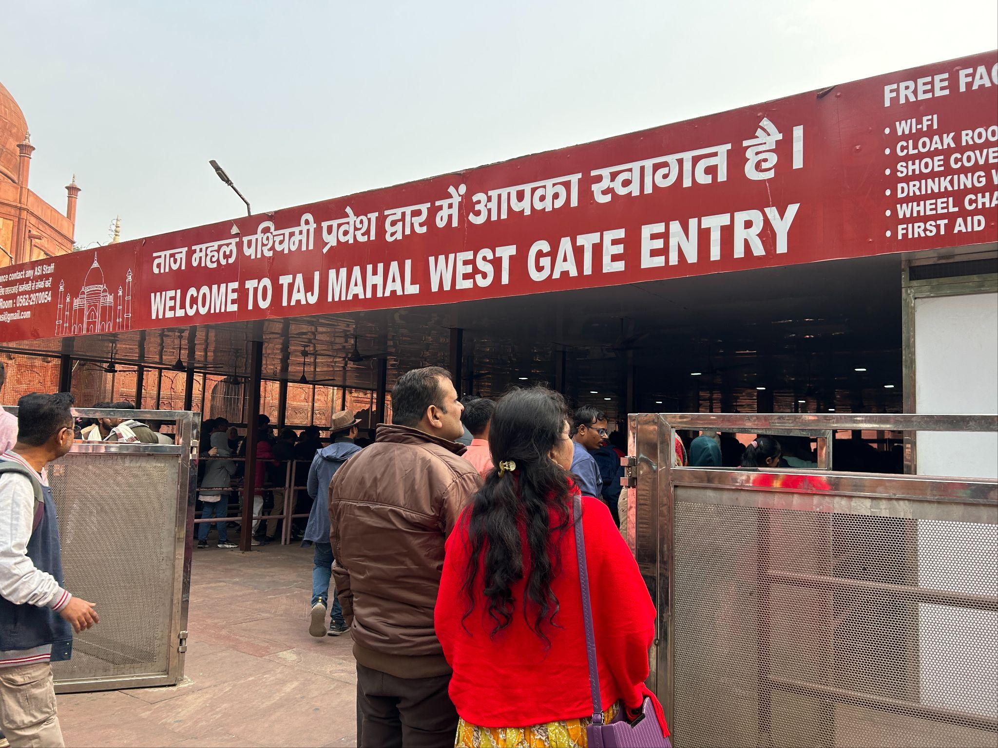 タージ・マハルの西門