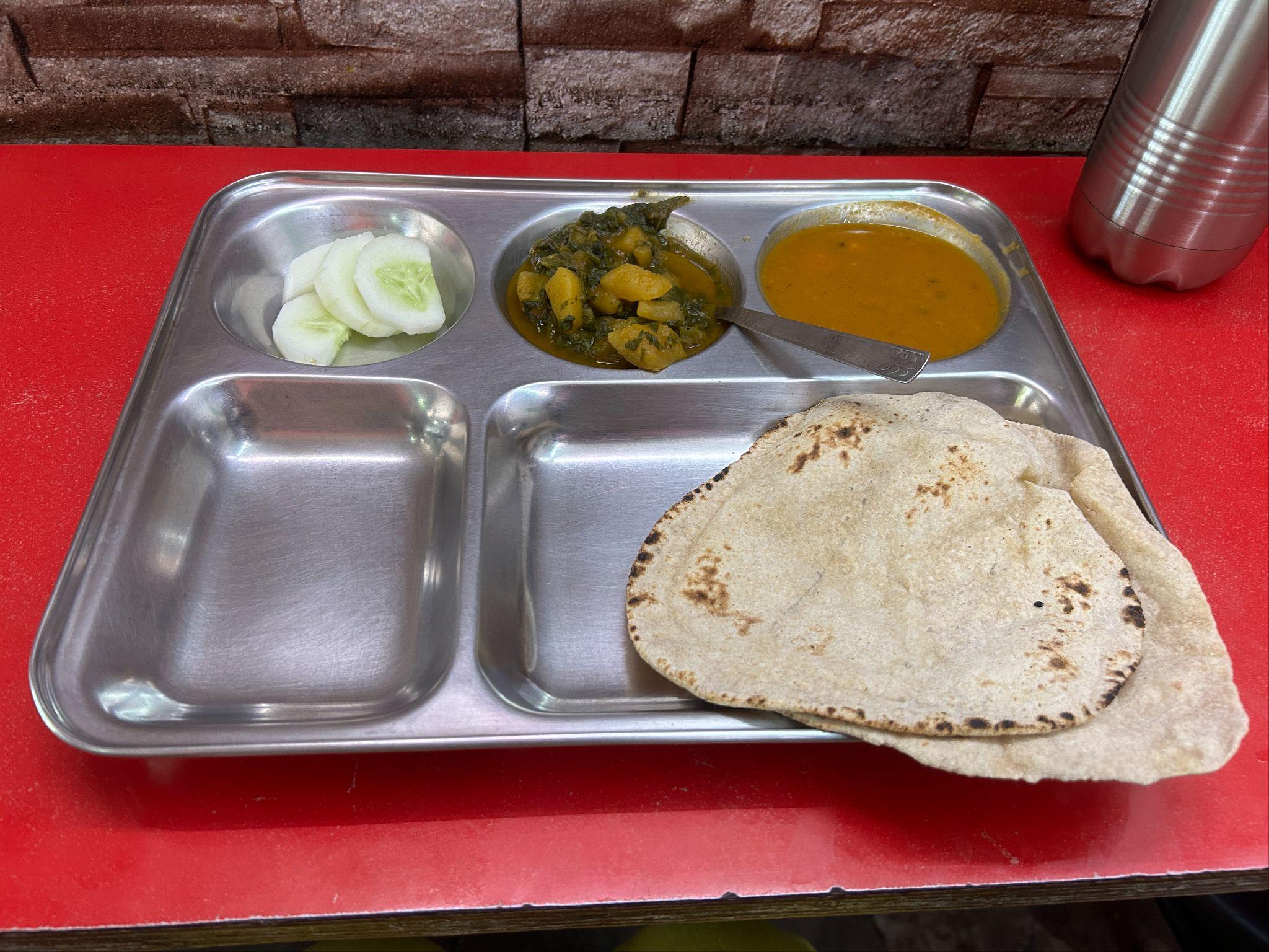 パニールカレーとほうれん草のサブジー