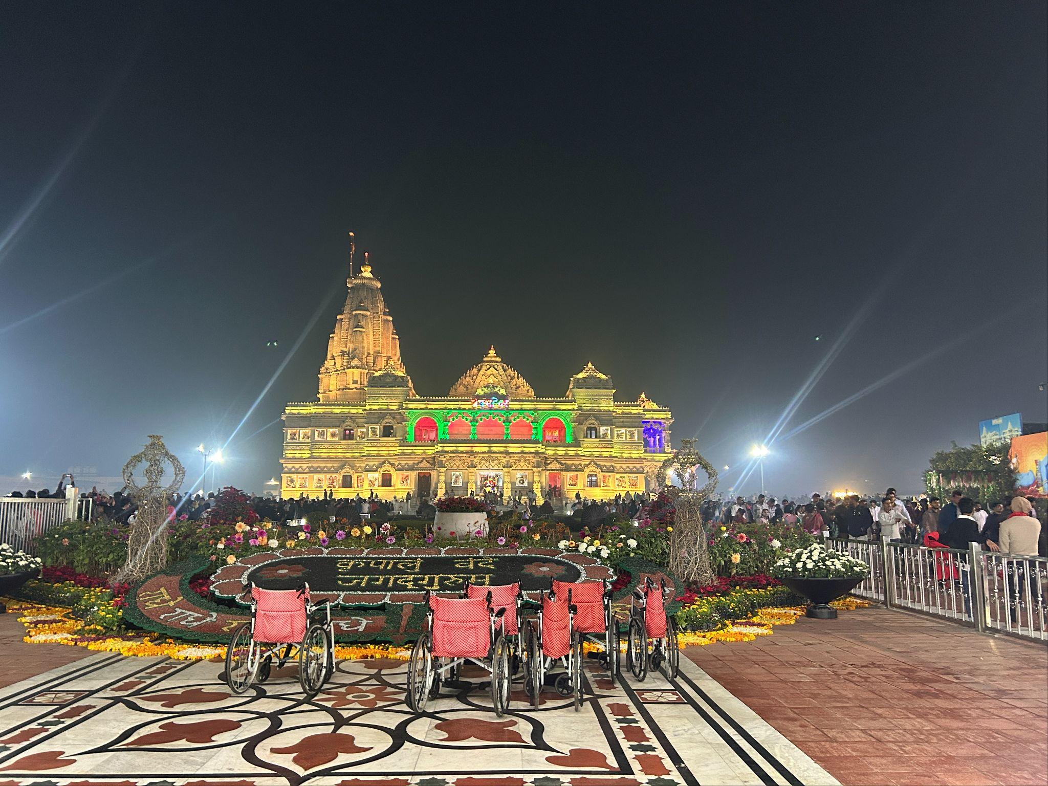 ライトアップされたプレムマンディル